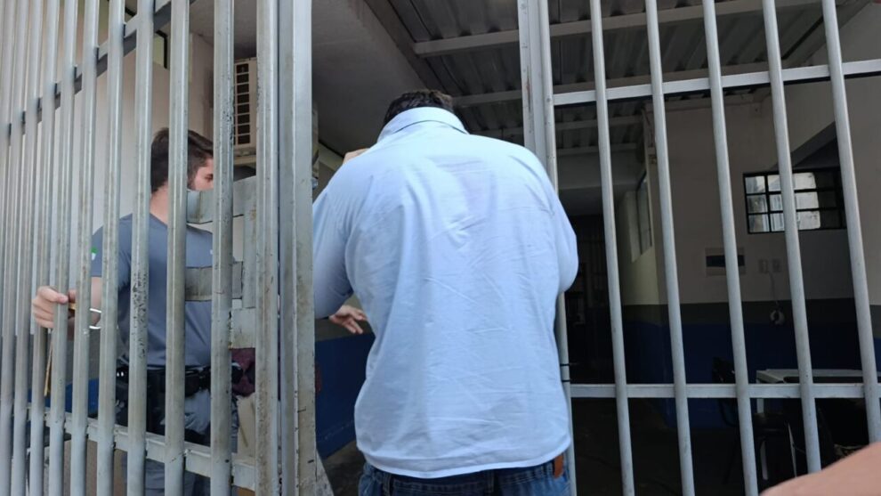 Dentista preso por suspeita de golpes em clínica de Maringá já causou prejuízo superior a R$ 200 mil