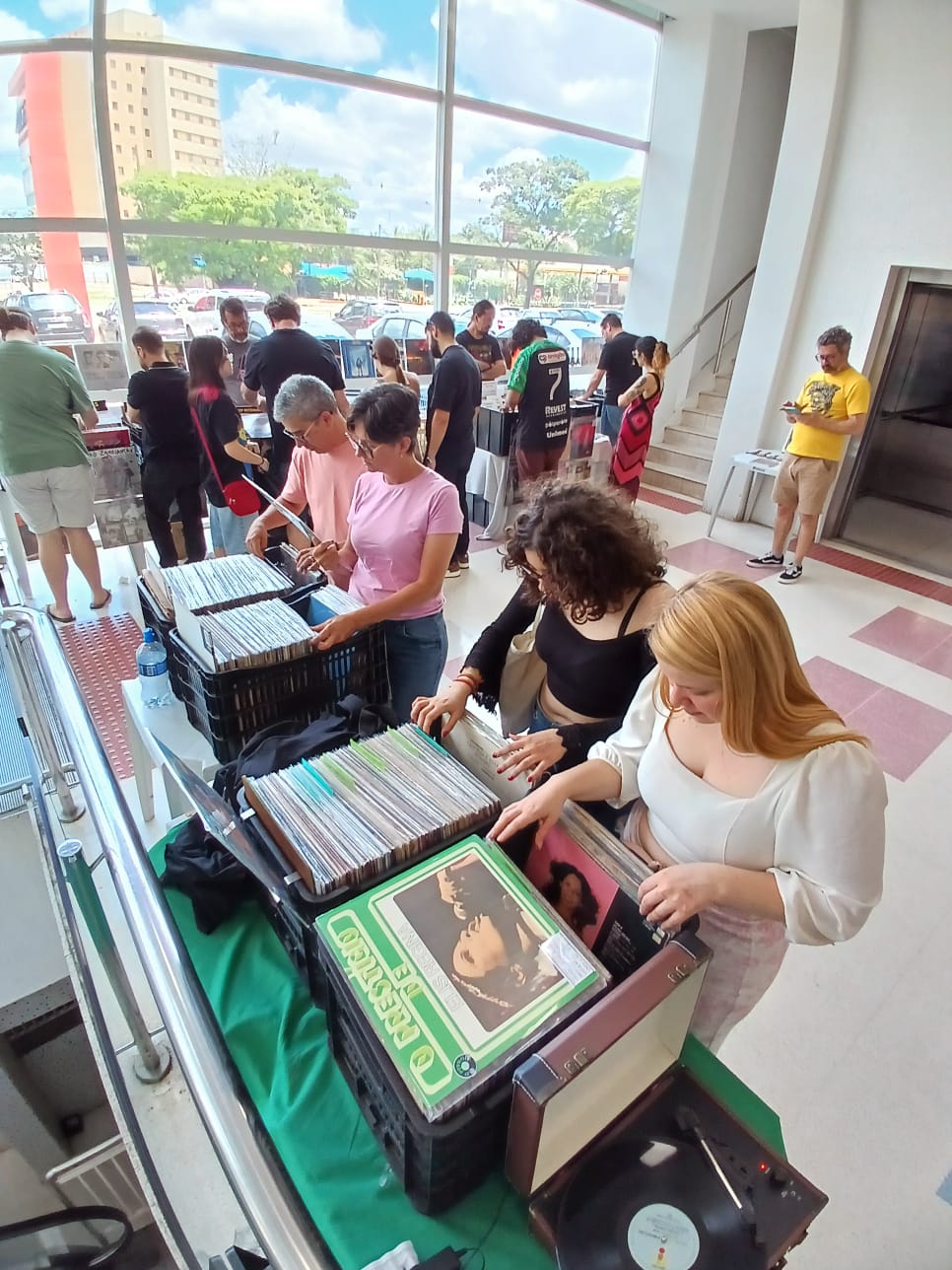 Feira em Maringá tem discos de vinil a partir de R$ 10 e várias raridades