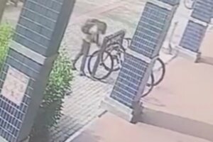 Furto em plena luz do dia: homem é flagrado levando bicicleta no centro de Maringá