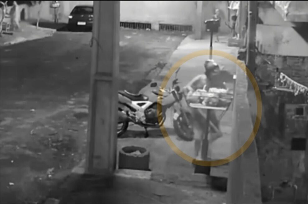 Homem invade casa da namorada, tenta matá-la com machado e é preso pela Guarda Municipal em Sarandi