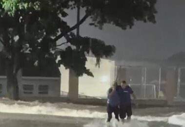 Idoso é arrastado por enxurrada em Maringá e acaba socorrido por policial