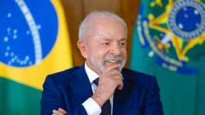Lula defende fim da escala 6x1, das bets e dos penduricalhos