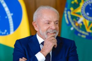 Lula defende fim da escala 6x1, das bets e dos penduricalhos