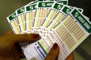 Mega-Sena acumula e prêmio chega à marca histórica de R$ 100 milhões
