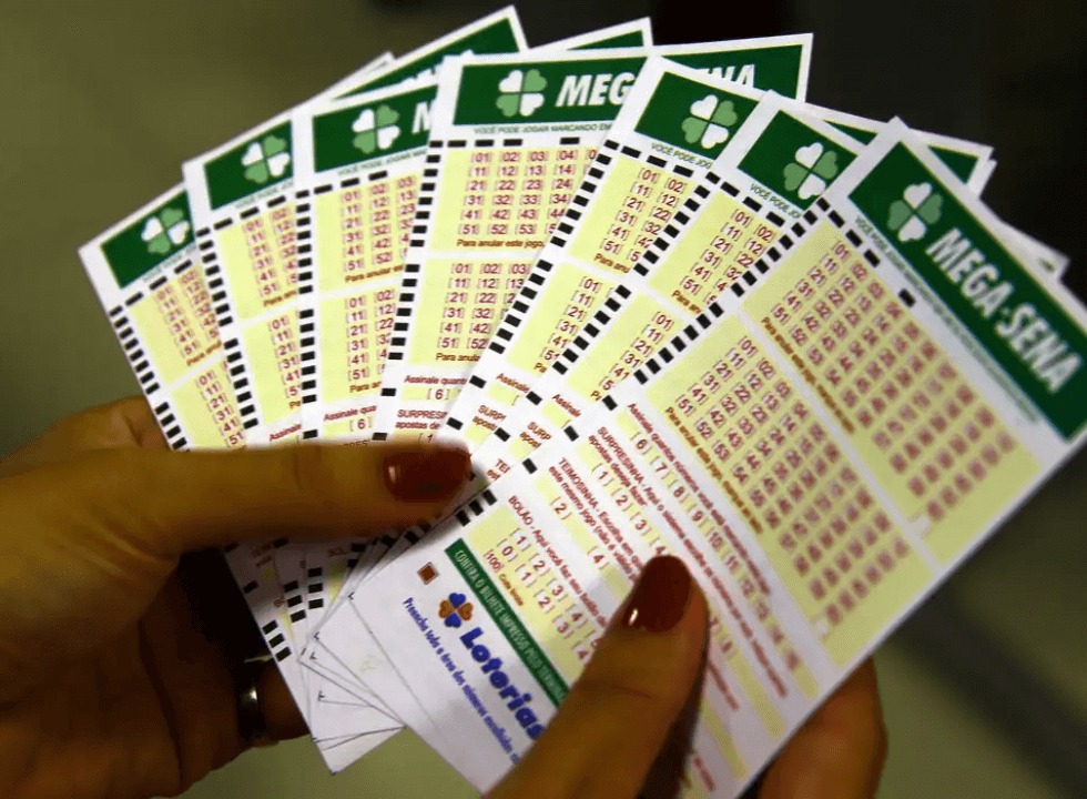 Mega-Sena acumula e prêmio chega à marca histórica de R$ 100 milhões