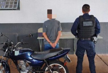 Motociclista sem CNH é detido após fuga e acompanhamento