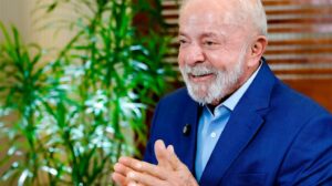 Na Espanha, Lula pede trabalho global pela democracia e fim de guerras