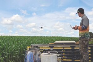 Nova geração de produtores investe na pulverização por drone