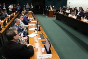 PEC da escala 6x1 abre debate sobre produtividade e hora trabalhada