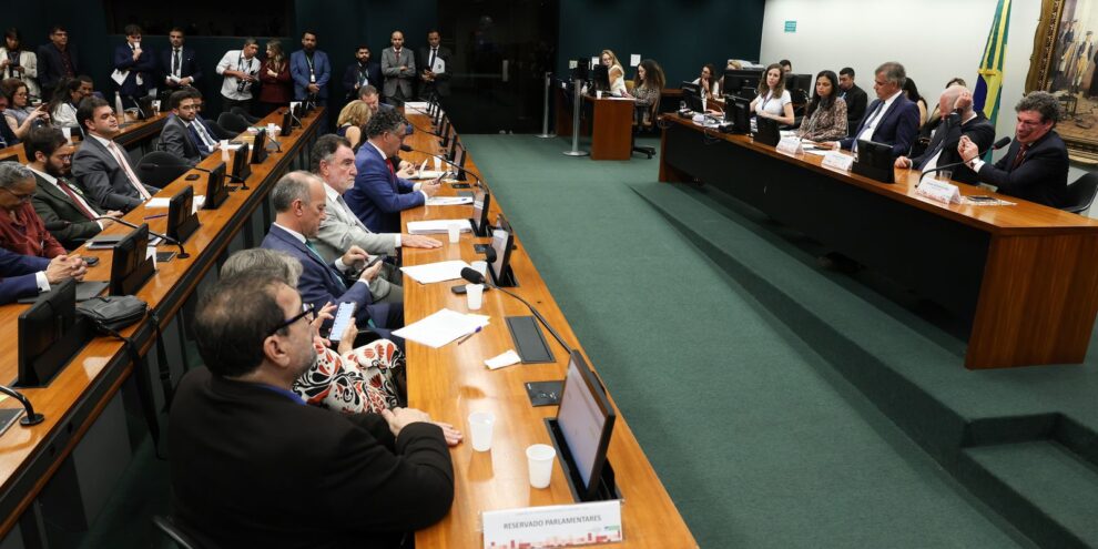 PEC da escala 6x1 abre debate sobre produtividade e hora trabalhada