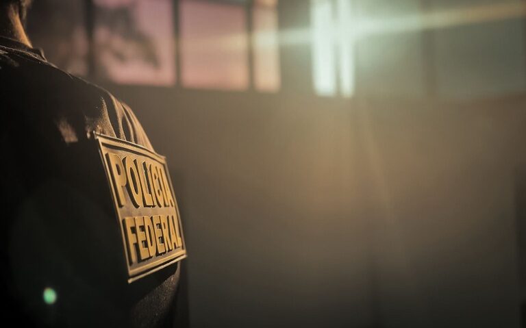 PF faz operação em Maringá e investiga esquema milionário de celulares contrabandeados