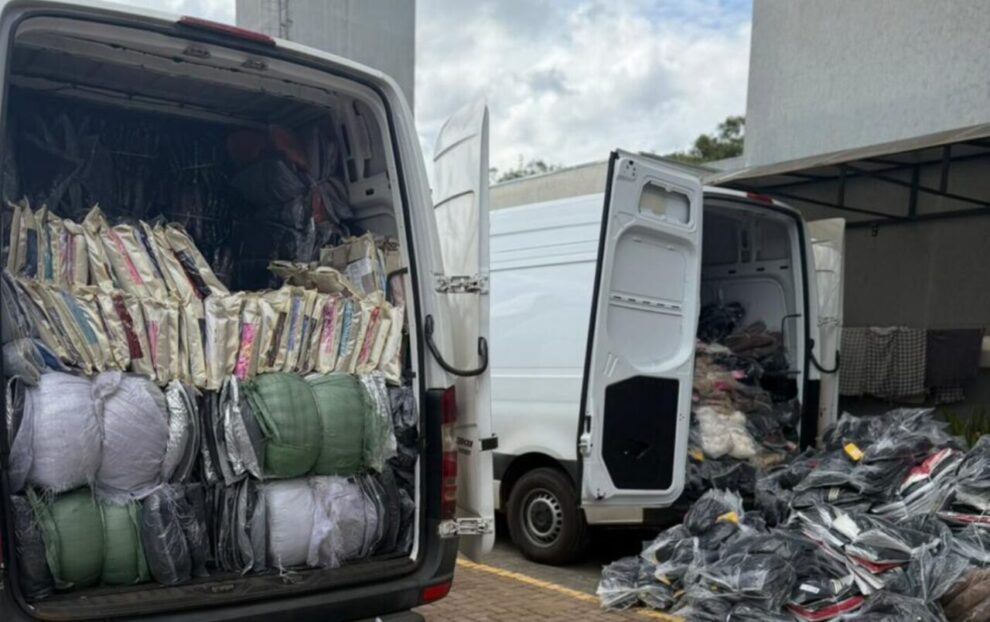 Polícia Federal apreende vans com mercadorias irregulares e prende motoristas no Paraná