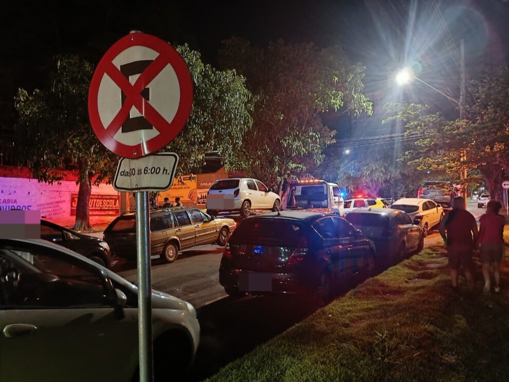 Polícia Militar recolhe 14 veículos em operação na Avenida Petrônio Portela em Maringá