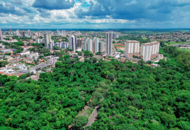 Tempo firme e temperaturas elevadas marcam o sábado (11) em Maringá