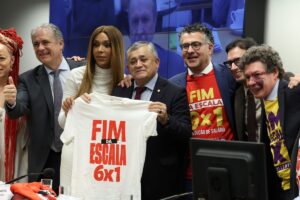 Comissão Especial da Câmara aprova PEC que acaba com escala 6X1