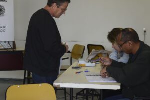 Eleitor pode se inscrever como mesário voluntário nas eleições de 2026