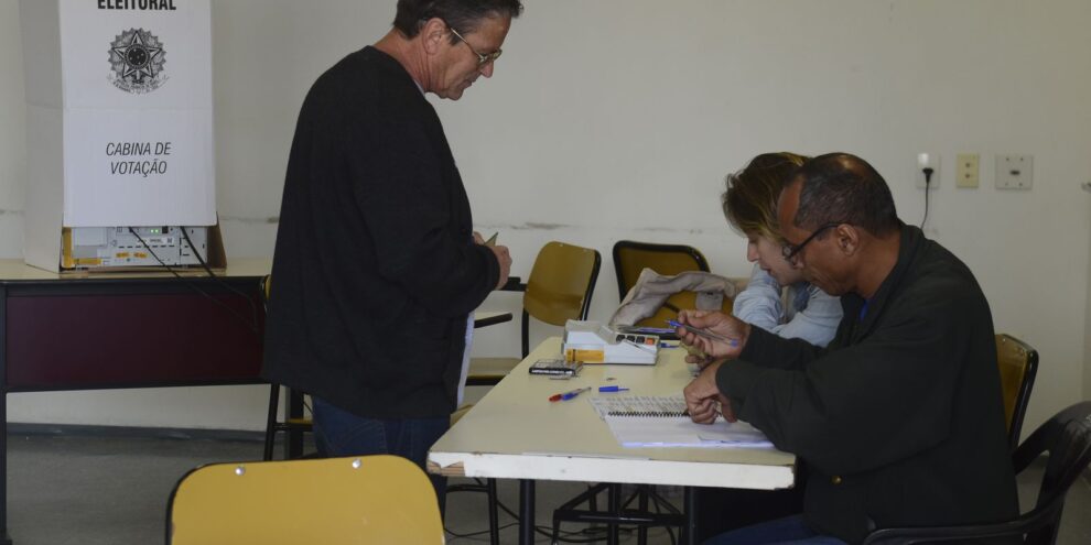 Eleitor pode se inscrever como mesário voluntário nas eleições de 2026