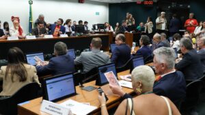 Escala 6x1: comissão especial se reúne para votar parecer do relator