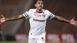 Fluminense arranca empate na Argentina e continua vivo na Libertadores
