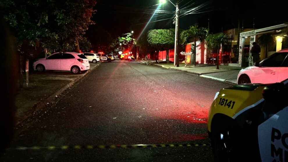 Homem é morto com diversos tiros nas costas e na cabeça no Jardim Alvorada, em Maringá