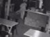 Ladrão invade restaurante em Maringá, se esconde no forro durante ação da PM e foge após furto; vídeo