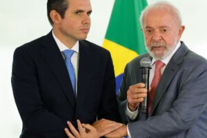 Lula e Hugo Motta se reúnem para discutir sobre fim da escala 6x1