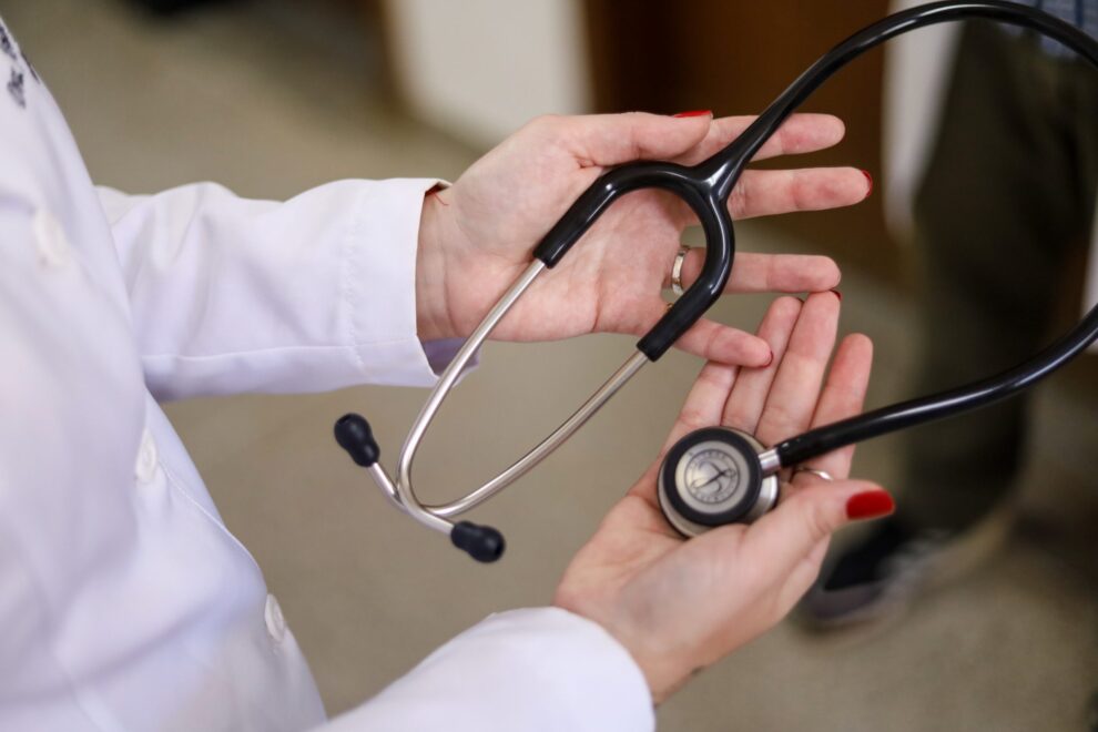 Maringá amplia prazo de inscrição para preenchimento de 43 vagas para médicos plantonistas