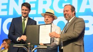 Na renovação de concessões de energia, Lula comenta encontro com Trump