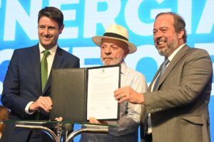 Na renovação de concessões de energia, Lula comenta encontro com Trump