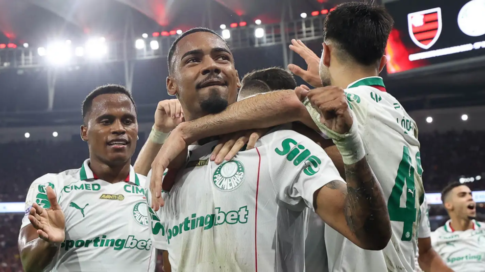 Palmeiras derrota Fla e amplia vantagem na liderança do Brasileiro