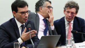Parecer da PEC que pede fim da escala 6x1 deve ser votado no dia 26