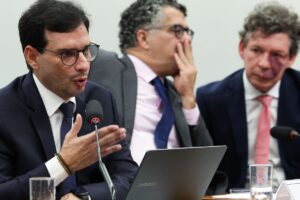 Parecer da PEC que pede fim da escala 6x1 deve ser votado no dia 26