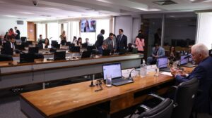 Pedido de vista adia votação de autonomia financeira do Banco Central