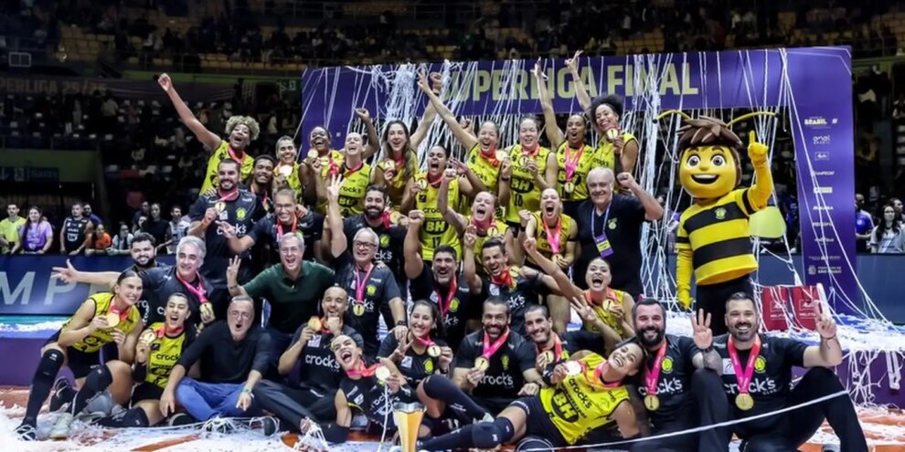 Praia Clube bate Minas e fatura título da Superliga Feminina de vôlei