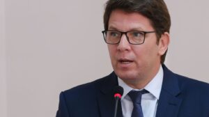 STF tenta ouvir Mário Frias sobre repasses a filme de Bolsonaro