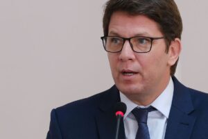 STF tenta ouvir Mário Frias sobre repasses a filme de Bolsonaro