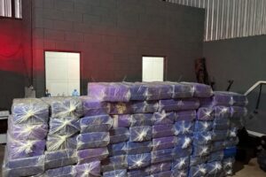 Sequestro e cárcere privado levam Polícia Civil a depósito com mais de 2 toneladas de maconha na região
