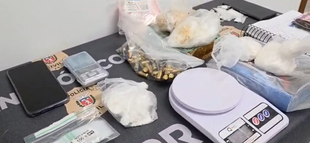 Tio e sobrinho são presos suspeitos de gerenciar central de distribuição de drogas por delivery em Maringá