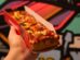 Um novo jeito de comer pizza: formato individual e alongado conquista o público maringaense
