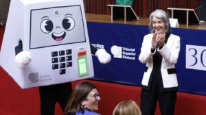 Urna eletrônica "acabou com a fraude eleitoral”, diz Cármen Lúcia