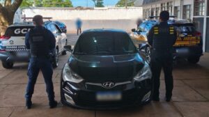 Veículo roubado em Curitiba é encontrado em Maringá e homem acaba preso