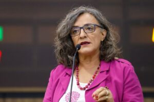 Vereadora Professora Ana Lúcia cobra Procon de Maringá sobre orientação ao comércio após alerta da Anvisa sobre produtos da Ypê
