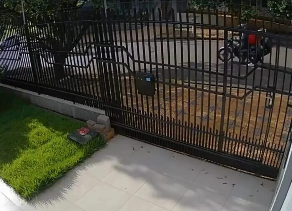 Vídeo: Polícia prende homem envolvido no roubo de iPhones contra motoboy com prótese em Maringá