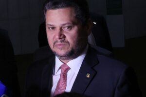 Alcolumbre sai em defesa de Jacques Wagner