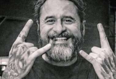 Amigos e familiares prestam última homenagem a Juninho, dono do Tribo’s Bar