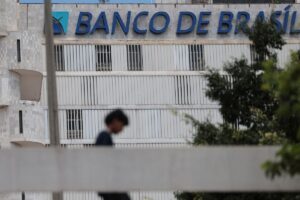 BRB e PicPay investigados por descontos ilegais em salários no DF