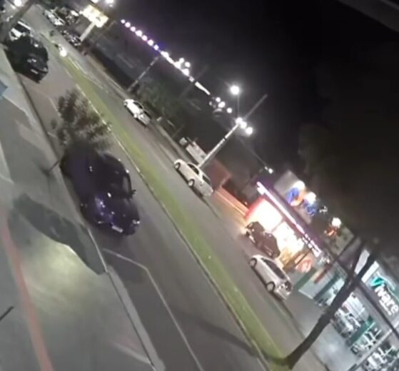 Câmera flagra acidente que matou jovem motociclista em Maringá; Veja o vídeo