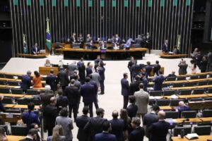 Governo retira urgência de projeto sobre escala 6x1