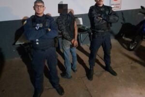 Homem é flagrado furtando fios e tenta pegar arma da Guarda Civil em Maringá