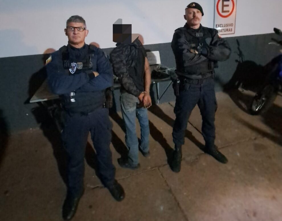 Homem é flagrado furtando fios e tenta pegar arma da Guarda Civil em Maringá